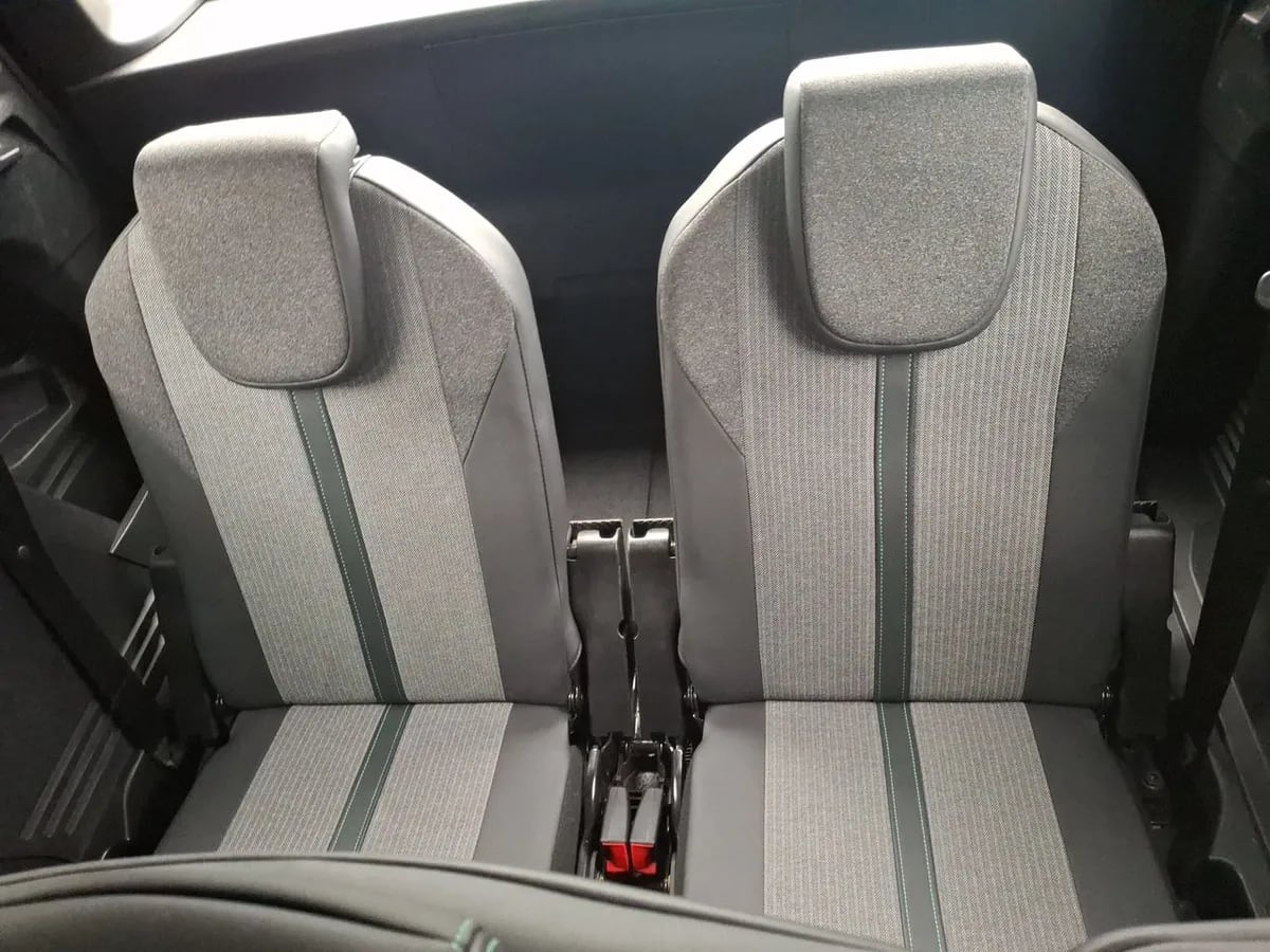 Peugeot 5008 1.5 Allure Pack Bluehdi 130 4x2 Eat8 5p año 2024