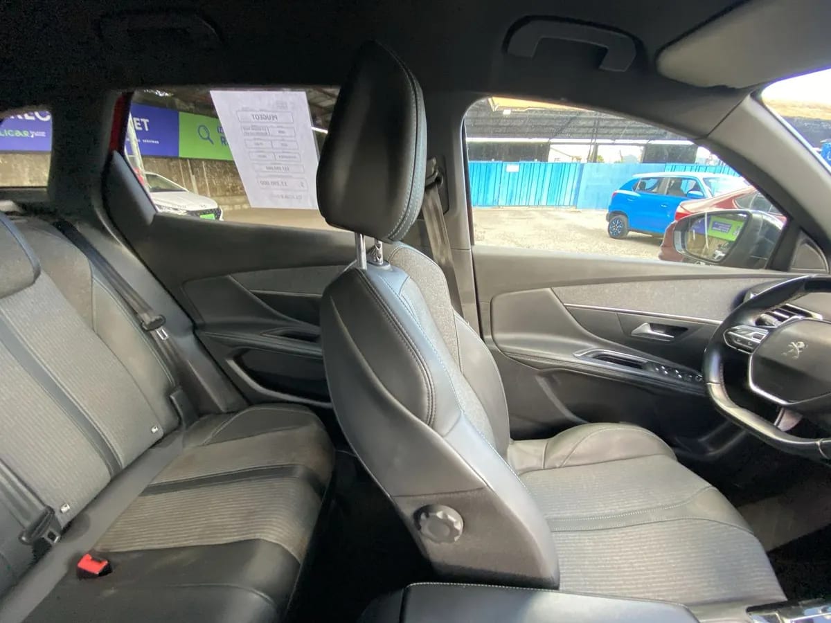 Peugeot 3008 1.5 Allure Pack Bluehdi 130 4x2 Eat8 5p año 2023
