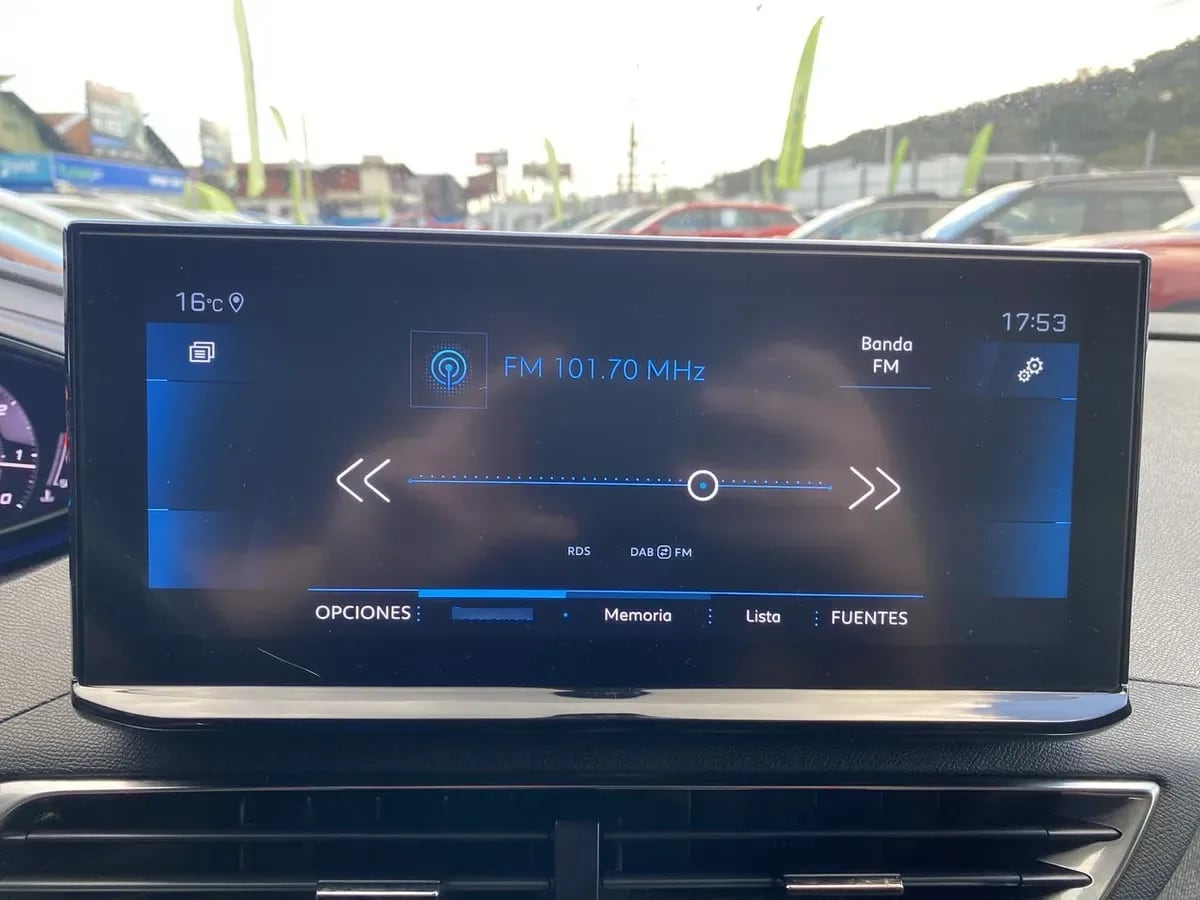 Peugeot 3008 1.5 Allure Pack Bluehdi 130 4x2 Eat8 5p año 2023