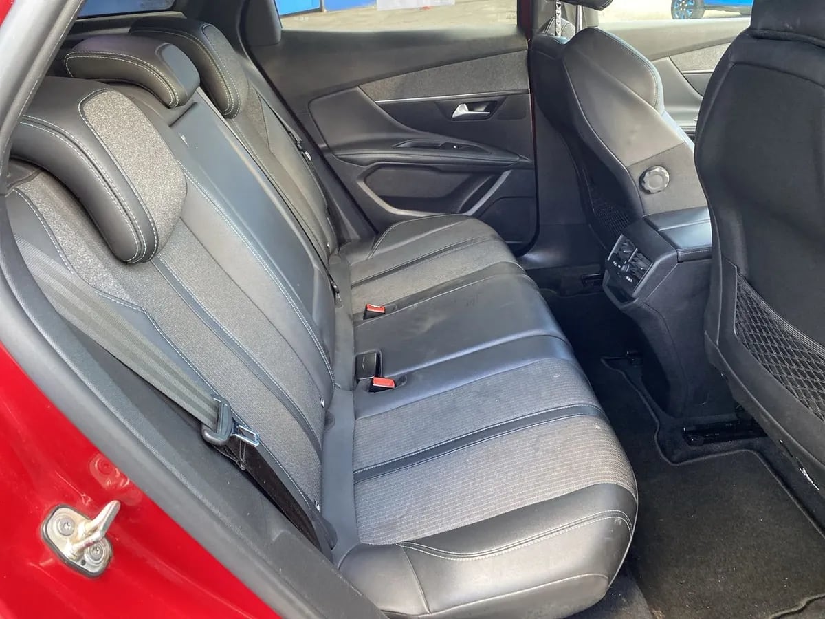 Peugeot 3008 1.5 Allure Pack Bluehdi 130 4x2 Eat8 5p año 2023