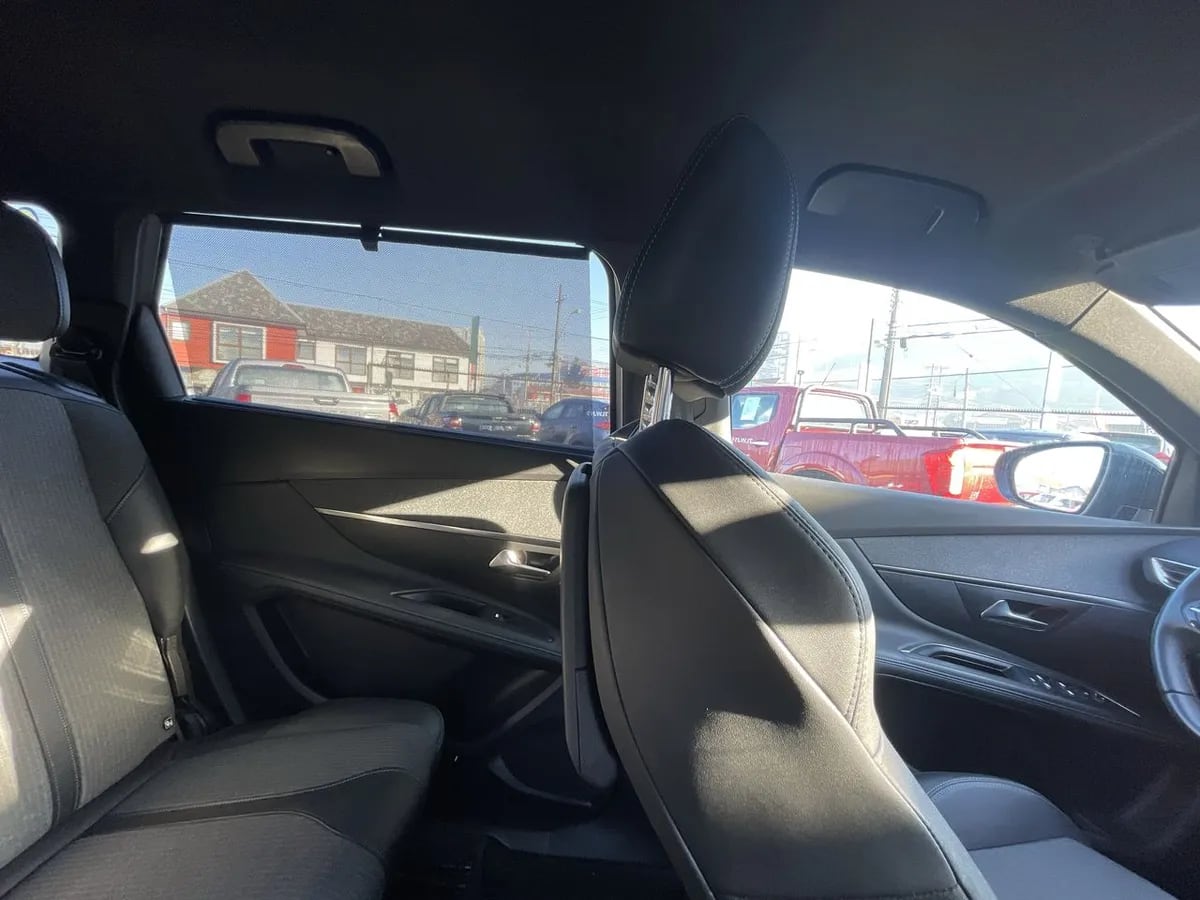 Peugeot 5008 1.5 Allure Pack Bluehdi 130 4x2 Eat8 5p año 2024