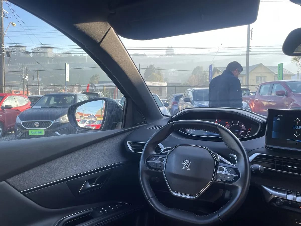 Peugeot 5008 1.5 Allure Pack Bluehdi 130 4x2 Eat8 5p año 2024