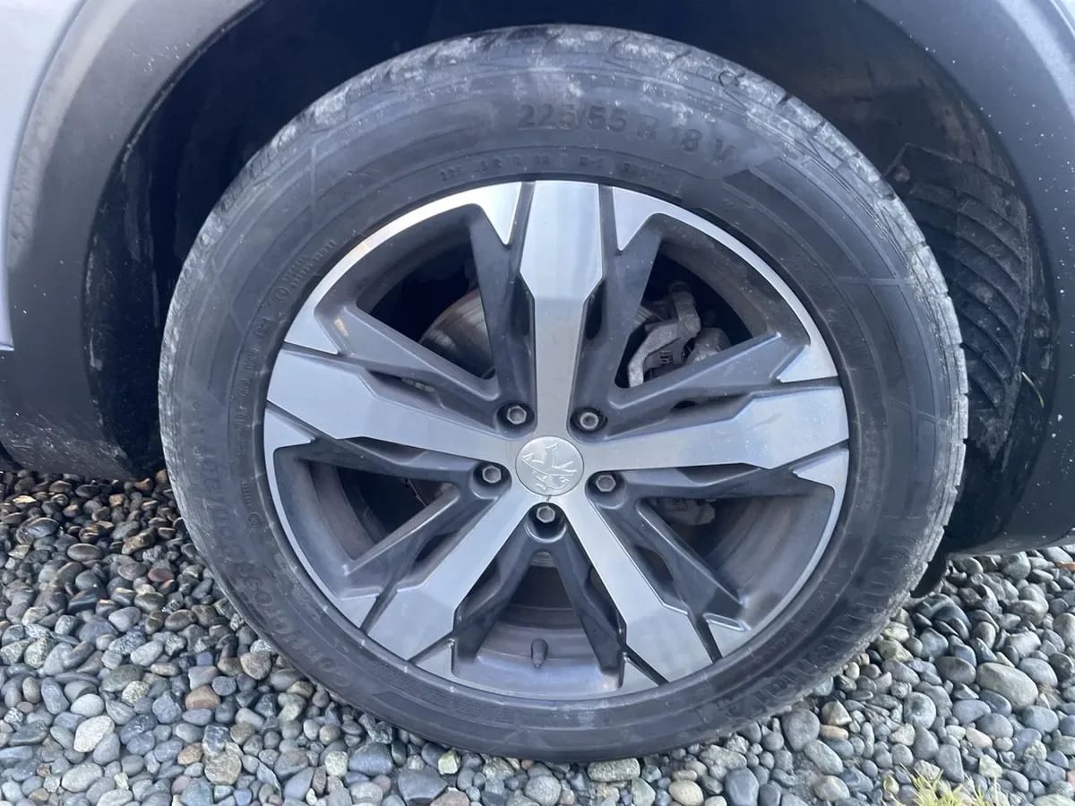 Peugeot 5008 1.5 Allure Pack Bluehdi 130 4x2 Eat8 5p año 2024