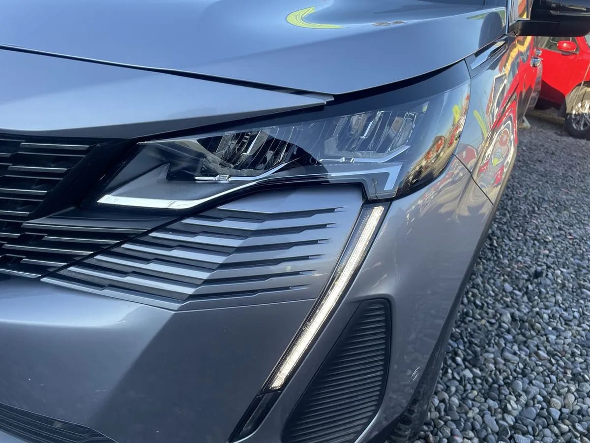 Peugeot 5008 1.5 Allure Pack Bluehdi 130 4x2 Eat8 5p año 2024