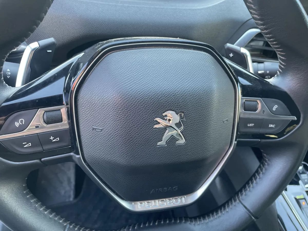 Peugeot 5008 1.5 Allure Pack Bluehdi 130 4x2 Eat8 5p año 2024