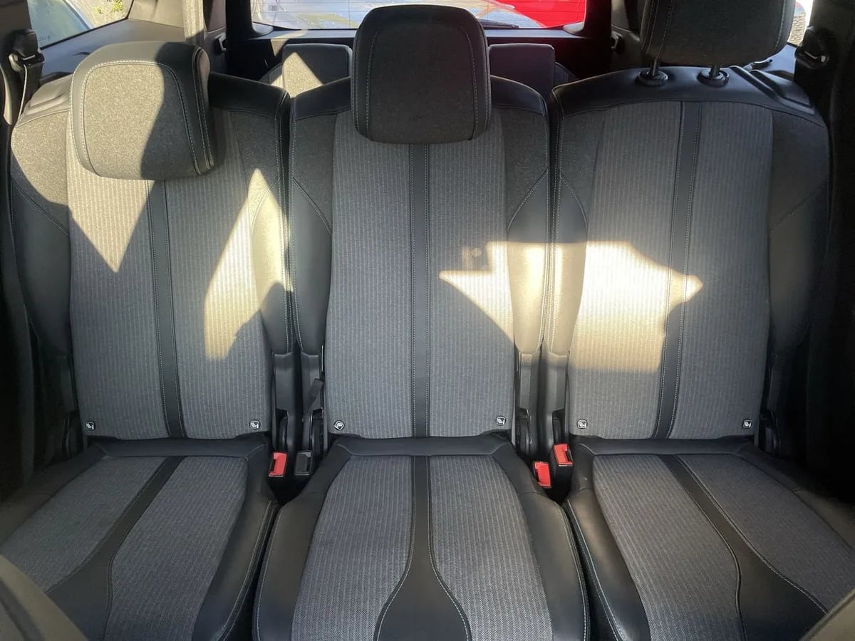 Peugeot 5008 1.5 Allure Pack Bluehdi 130 4x2 Eat8 5p año 2024