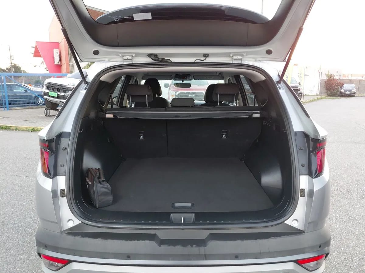 Hyundai Tucson 2.0 Nx4 Plus Fl Diesel 2wd At 5p año 2025