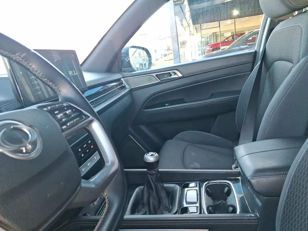 Ssangyong Rexton 2.0t Lx 4x2 6ab Nueva Radio 6mt 5p año 2024