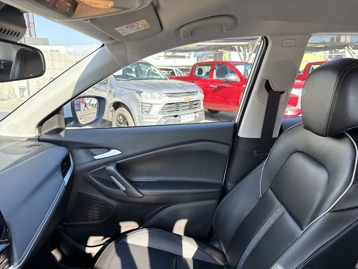 Chevrolet Tracker 1.2t Ltz R 4x2 At 5p año 2026