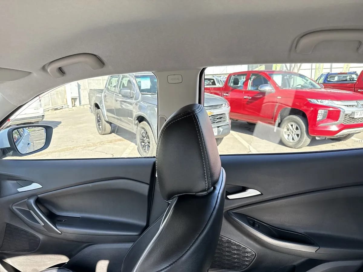 Chevrolet Tracker 1.2t Ltz R 4x2 At 5p año 2026