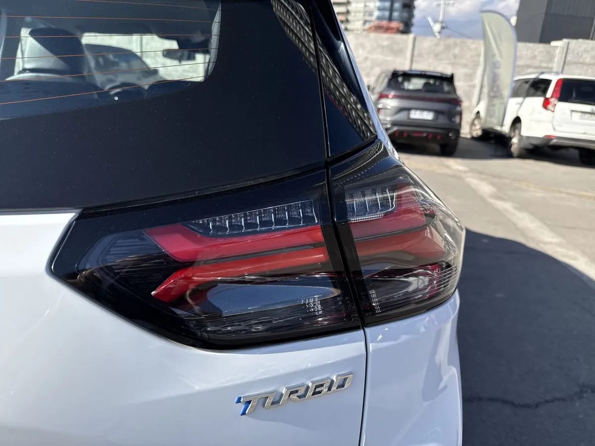 Chevrolet Tracker 1.2t Ltz R 4x2 At 5p año 2026