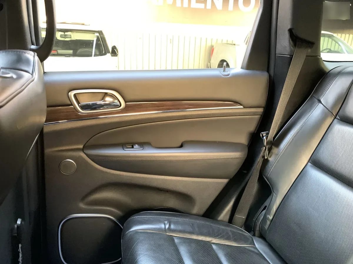 Jeep Grand Cherokee 5.7 Overland 4x4 At 5p año 2019