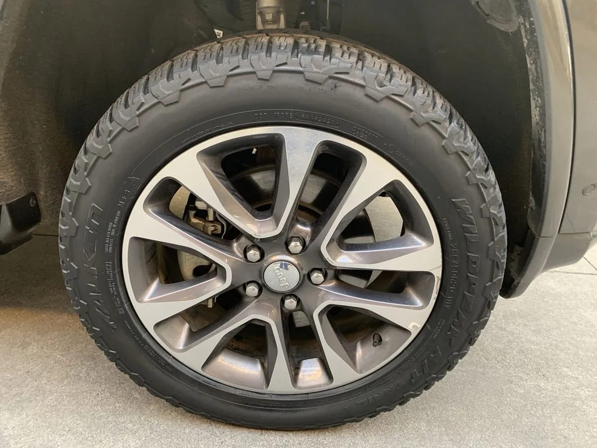 Jeep Grand Cherokee 5.7 Overland 4x4 At 5p año 2019