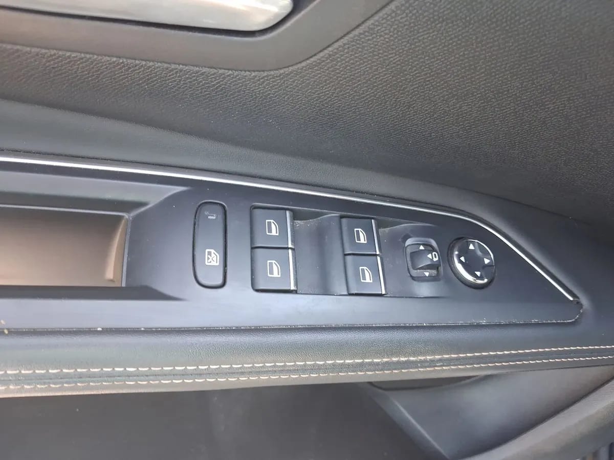 Peugeot 5008 1.5 Gt Bluehdi Diesel 4x2 130 Eat8 5p año 2021