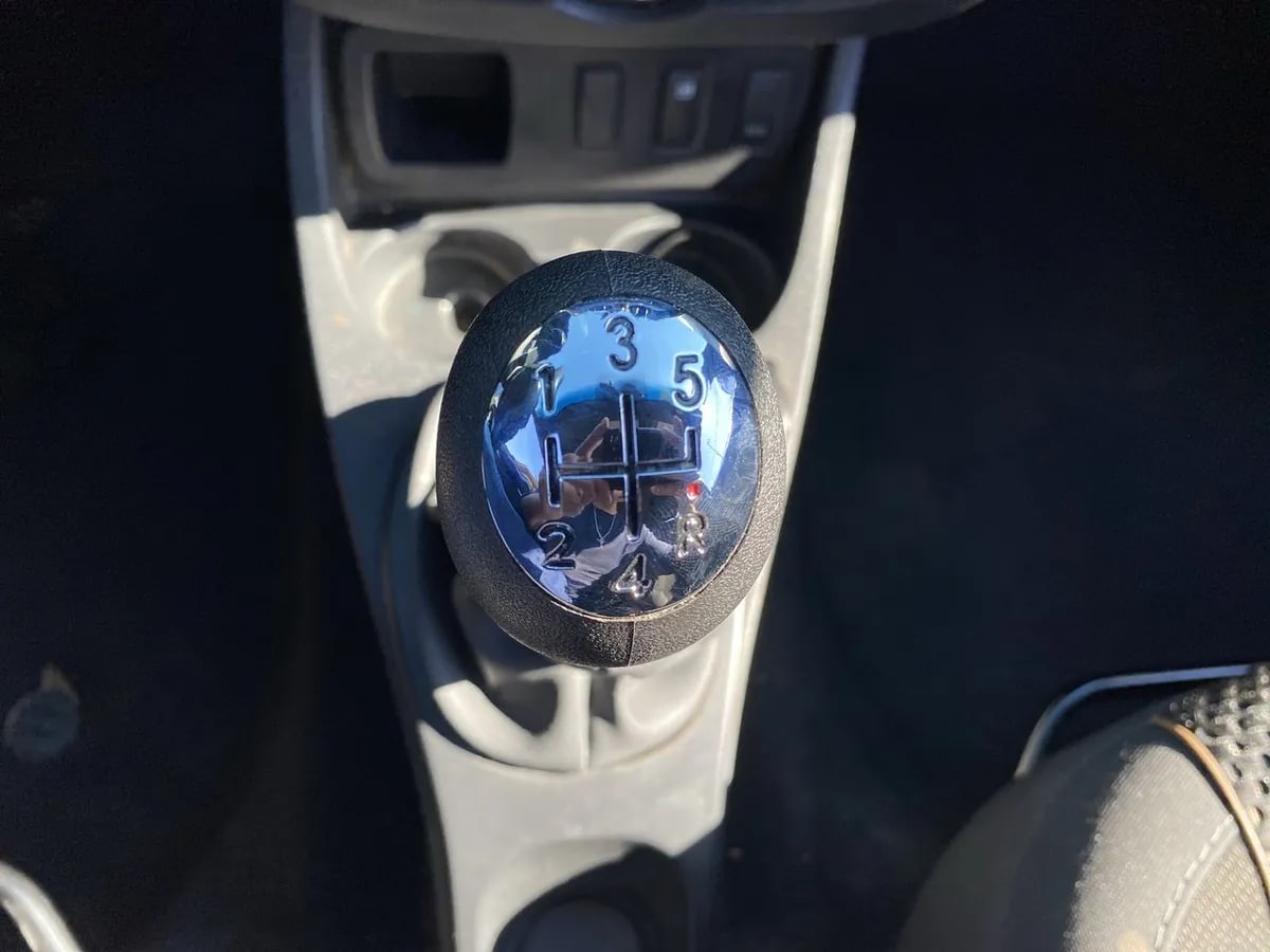 Renault Duster 1.6 Zen 4x2 5mt 5p año 2020