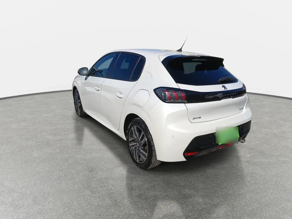 Peugeot 208 1.2 Puretech Allure Pack 4x2 100 Mt 5p año 2022