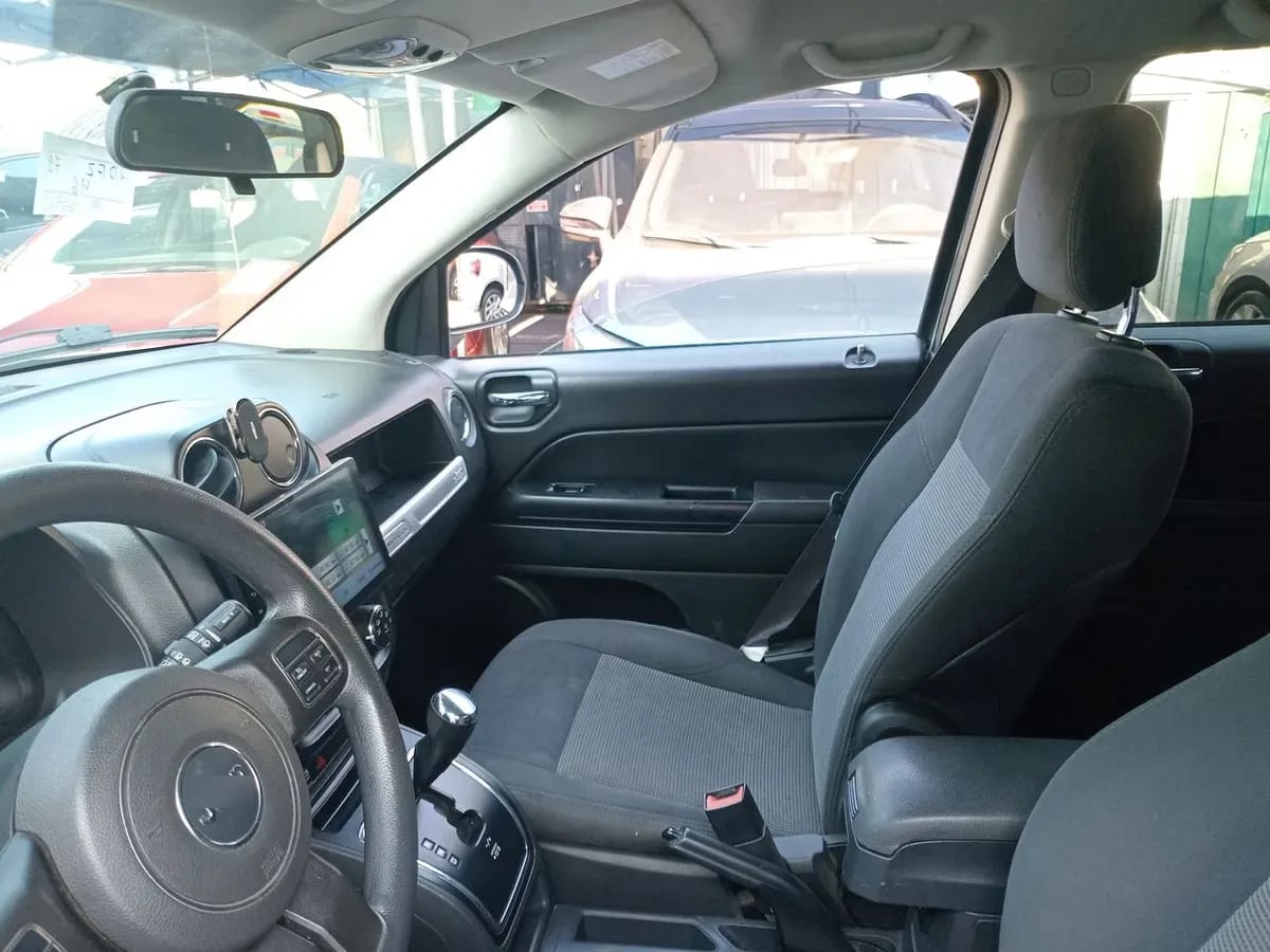 Jeep Compass 2.4 Sport 4x2 At 5p año 2017