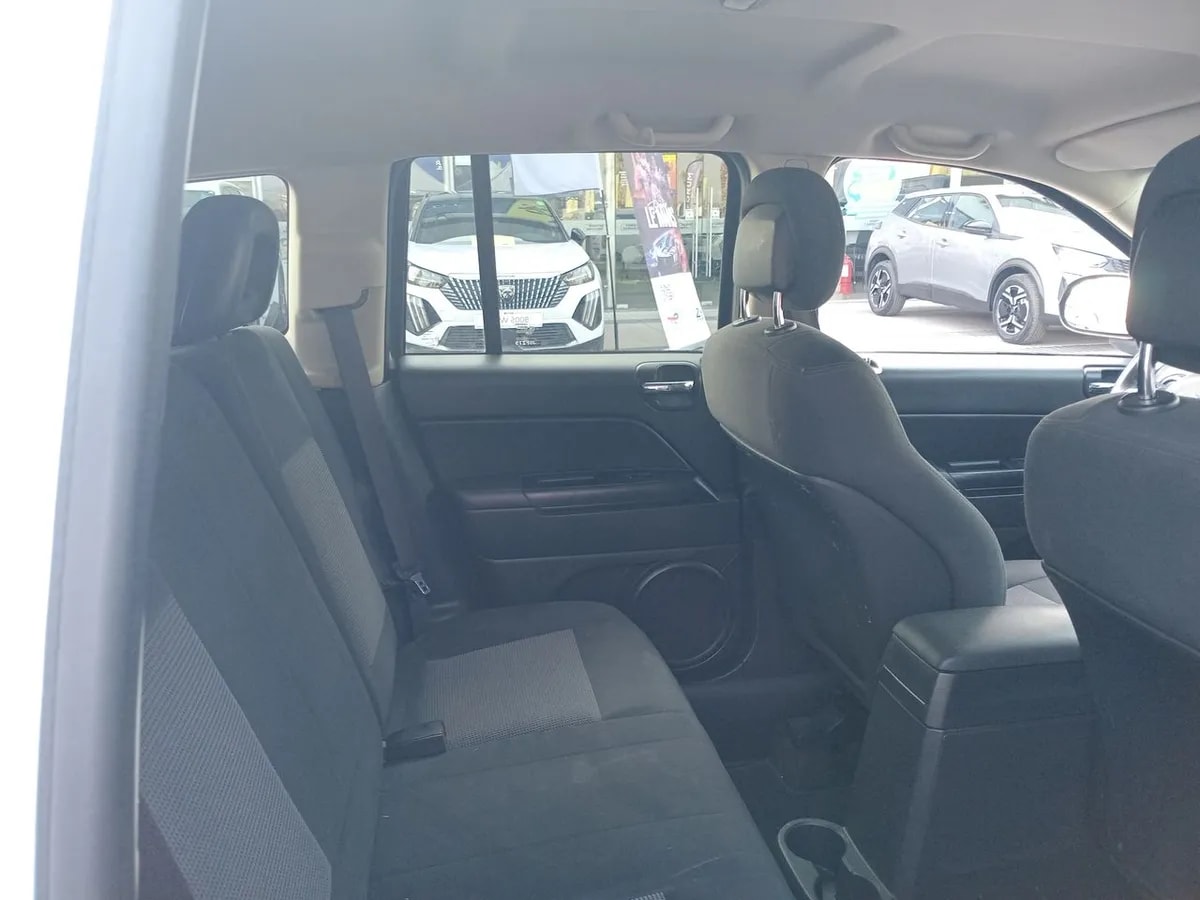 Jeep Compass 2.4 Sport 4x2 At 5p año 2017