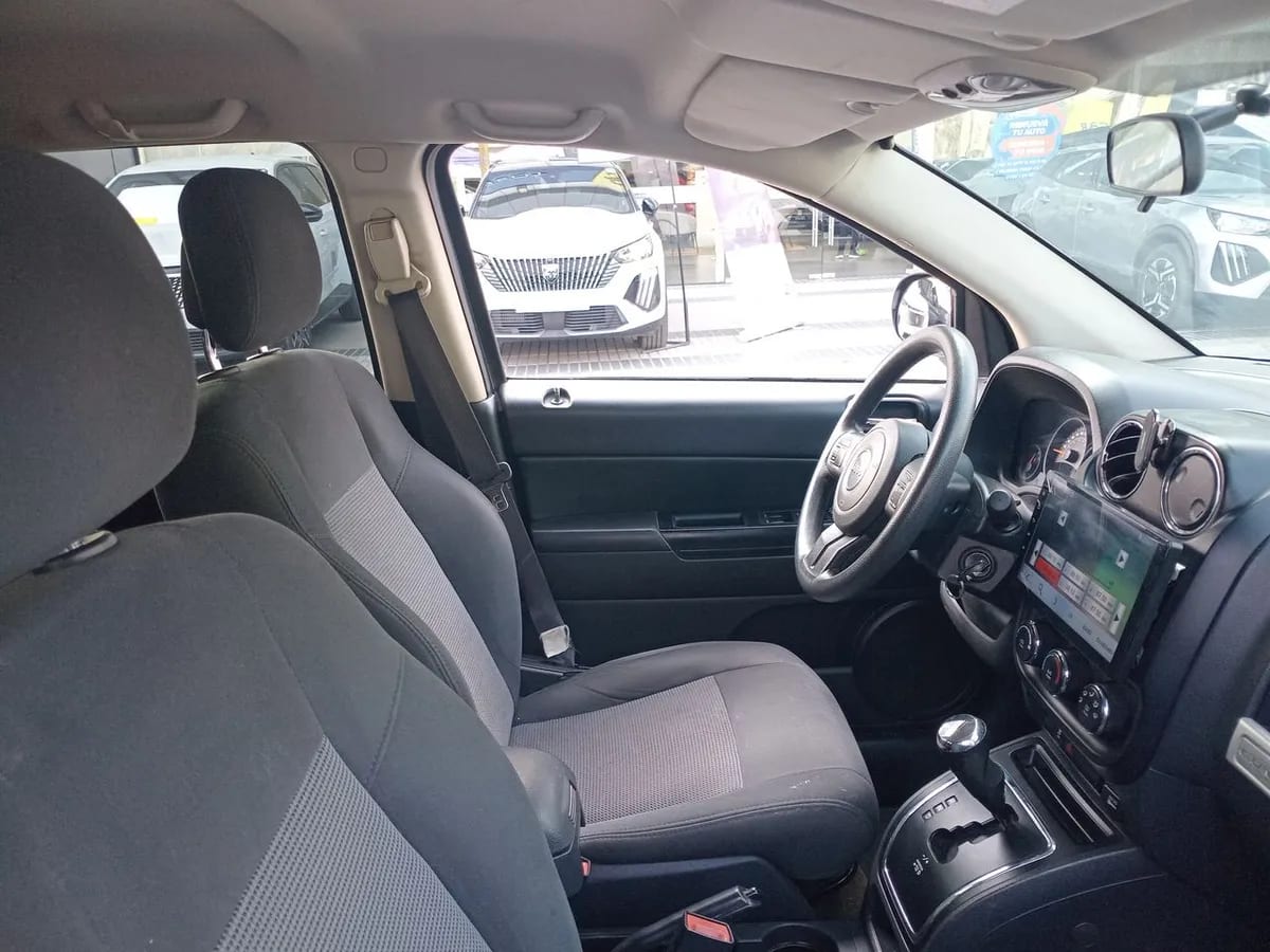 Jeep Compass 2.4 Sport 4x2 At 5p año 2017