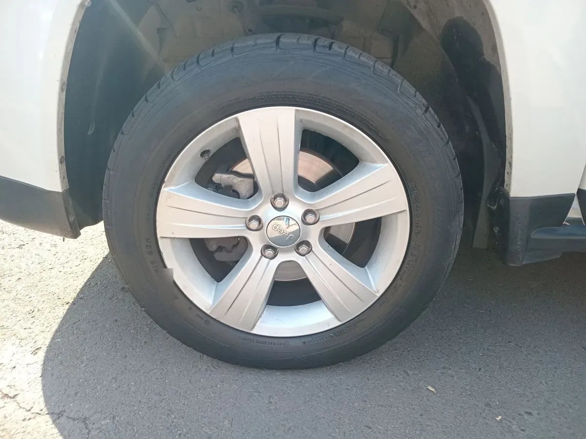 Jeep Compass 2.4 Sport 4x2 At 5p año 2017