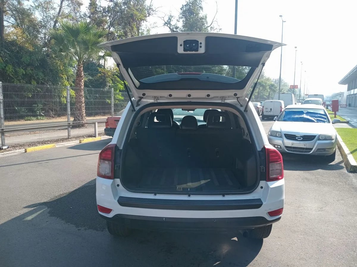Jeep Compass 2.4 Sport 4x2 At 5p año 2017