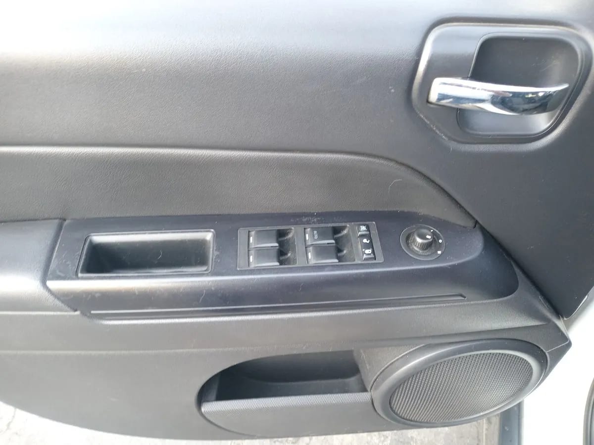 Jeep Compass 2.4 Sport 4x2 At 5p año 2017
