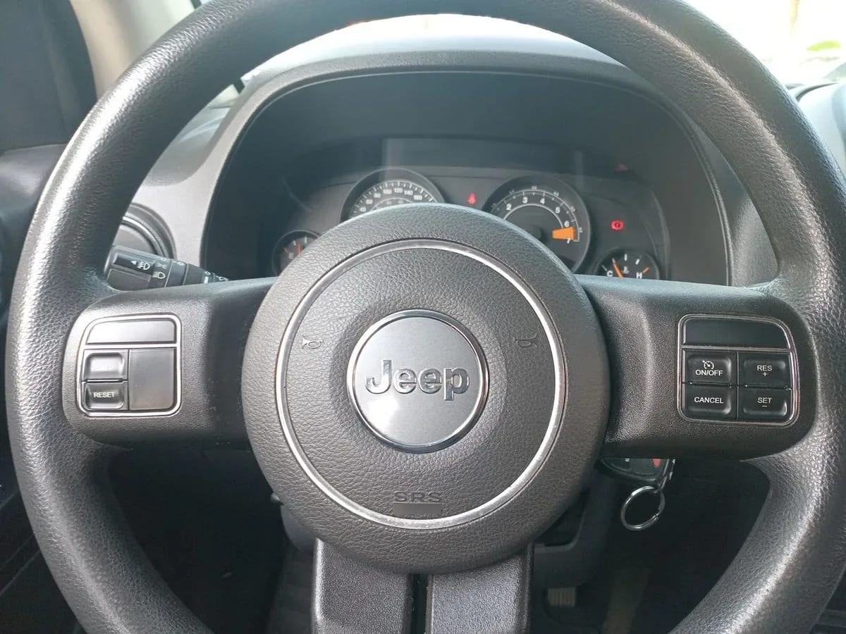 Jeep Compass 2.4 Sport 4x2 At 5p año 2017