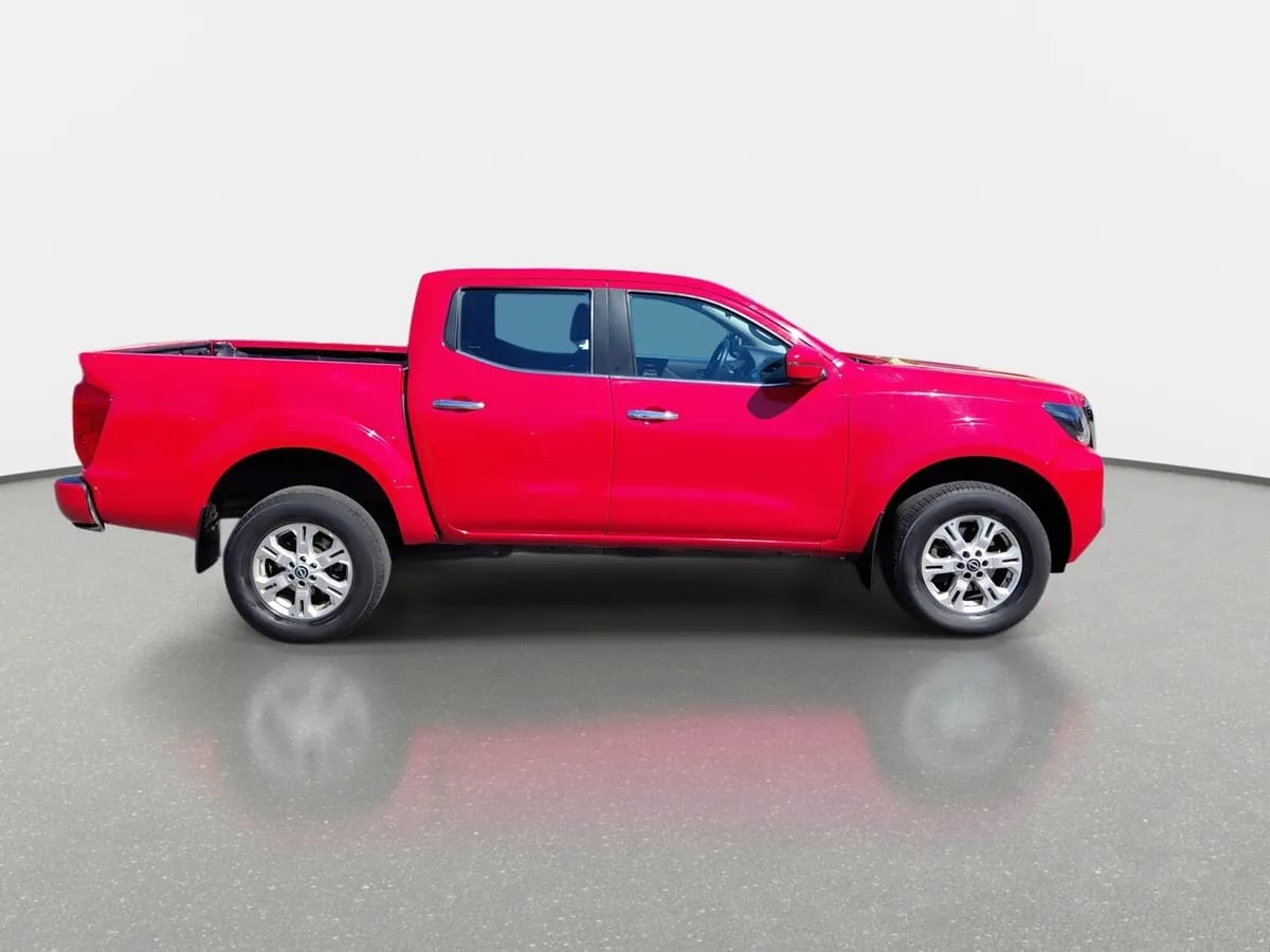Nissan Navara 2.3d Xe Diesel 4x2 Dob.cab. Mt 4p año 2024