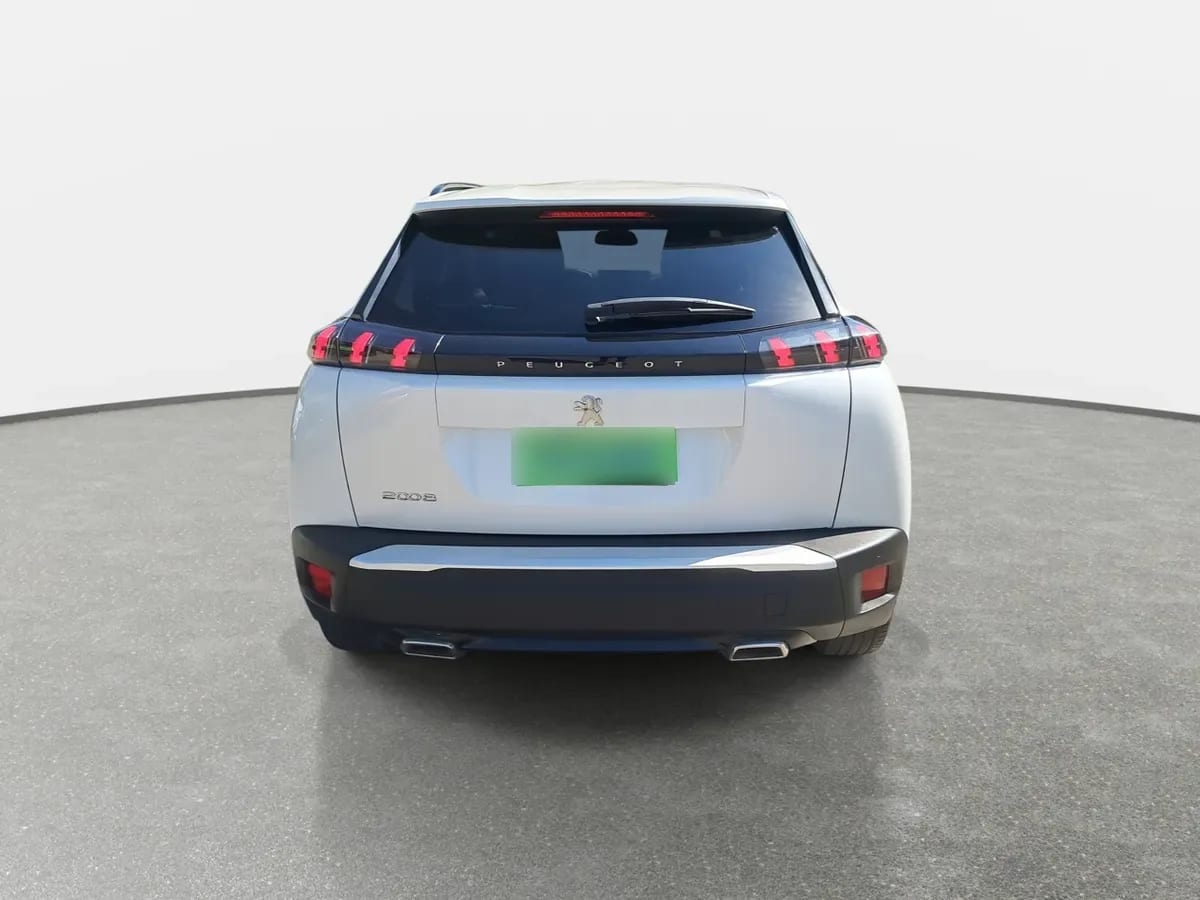 Peugeot 2008 1.2 Allure Pack Puretech 130hp 4x2 Mt 5p año 2024