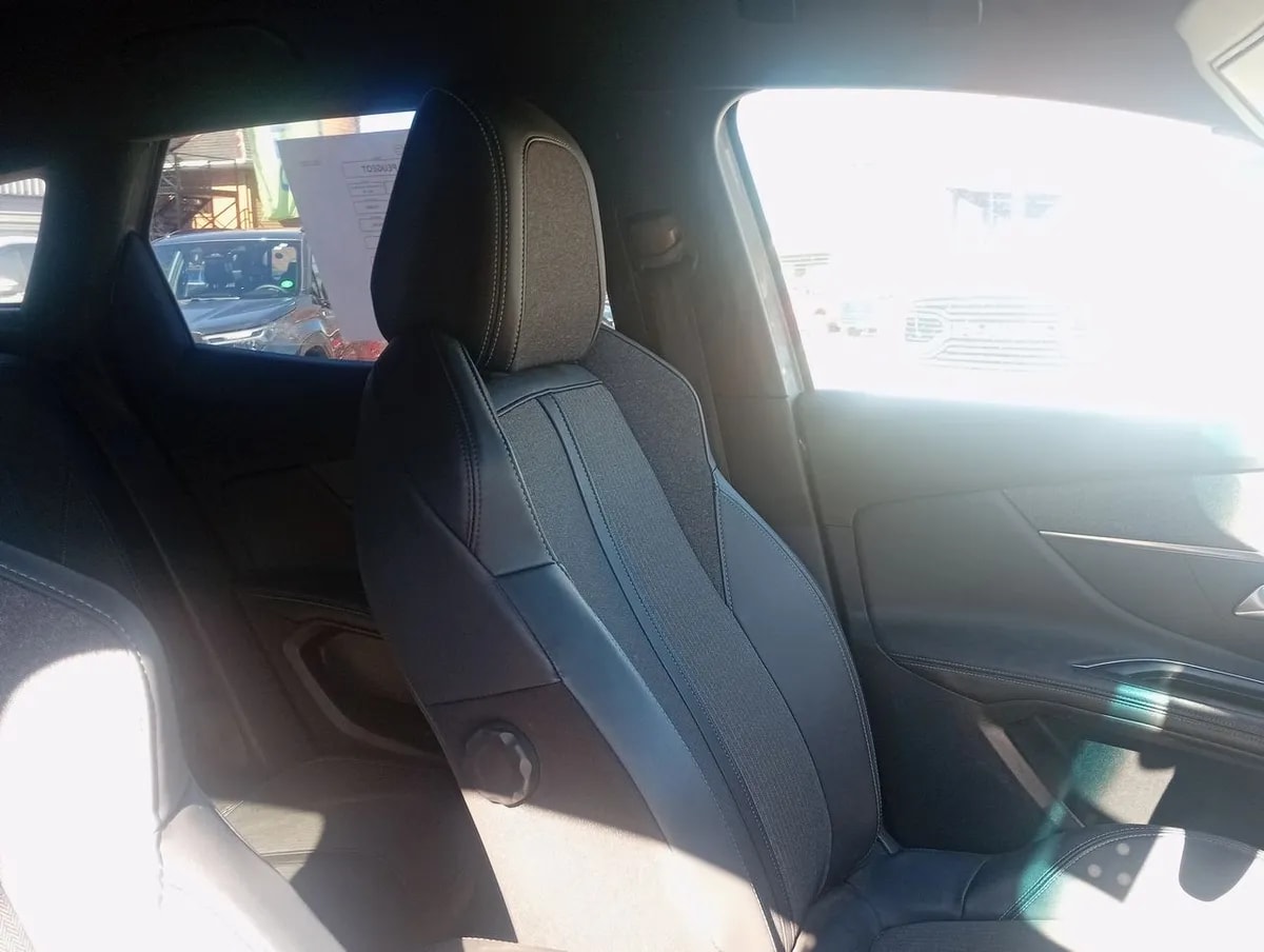 Peugeot 3008 1.5 Allure Pack Bluehdi 130 4x2 Eat8 5p año 2024