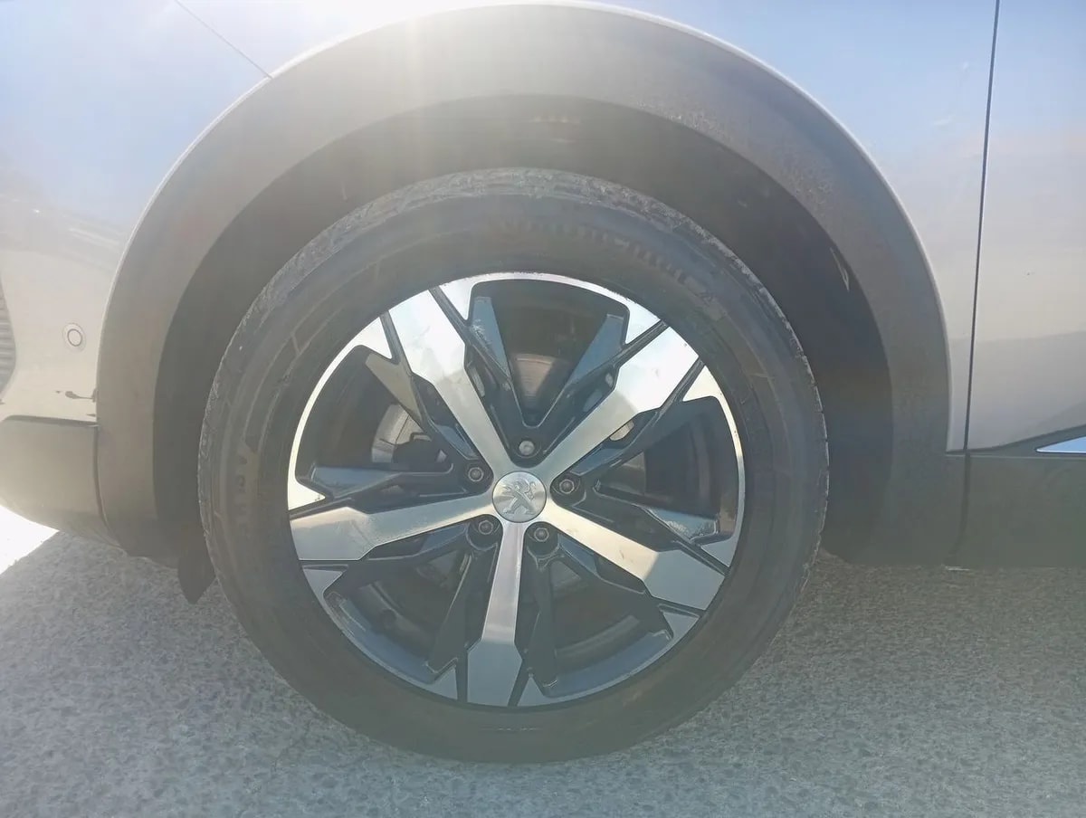 Peugeot 3008 1.5 Allure Pack Bluehdi 130 4x2 Eat8 5p año 2024