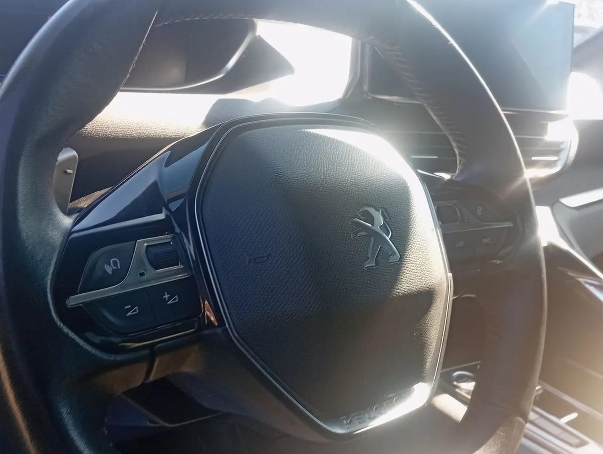 Peugeot 3008 1.5 Allure Pack Bluehdi 130 4x2 Eat8 5p año 2024