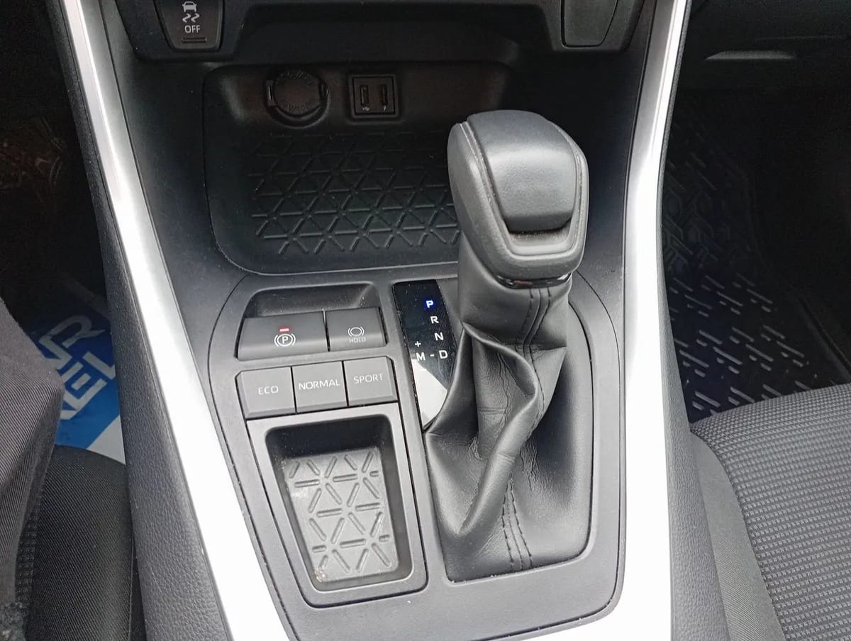 Toyota Rav 4 2.0 Le 4x2 Cvt At 5p año 2022