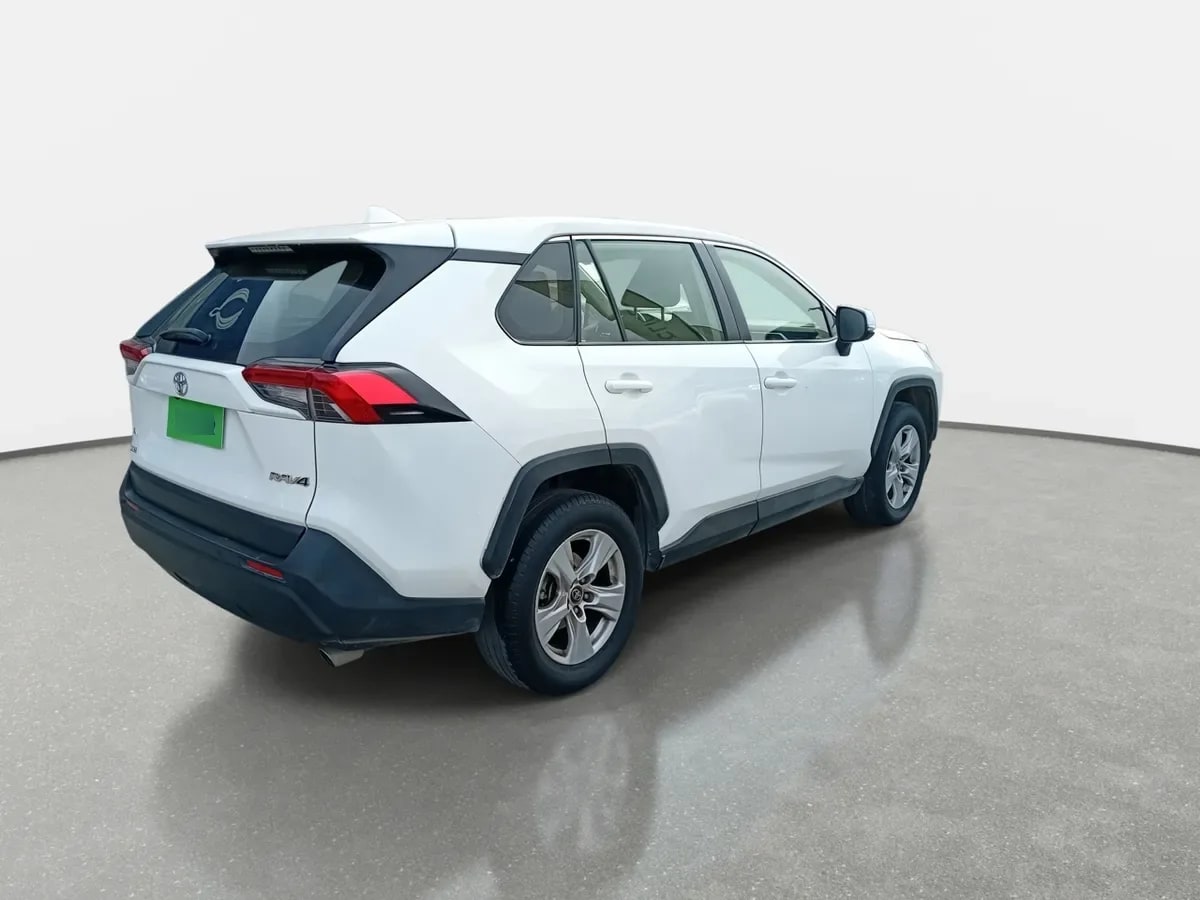 Toyota Rav 4 2.0 Le 4x2 Mt 5p año 2020