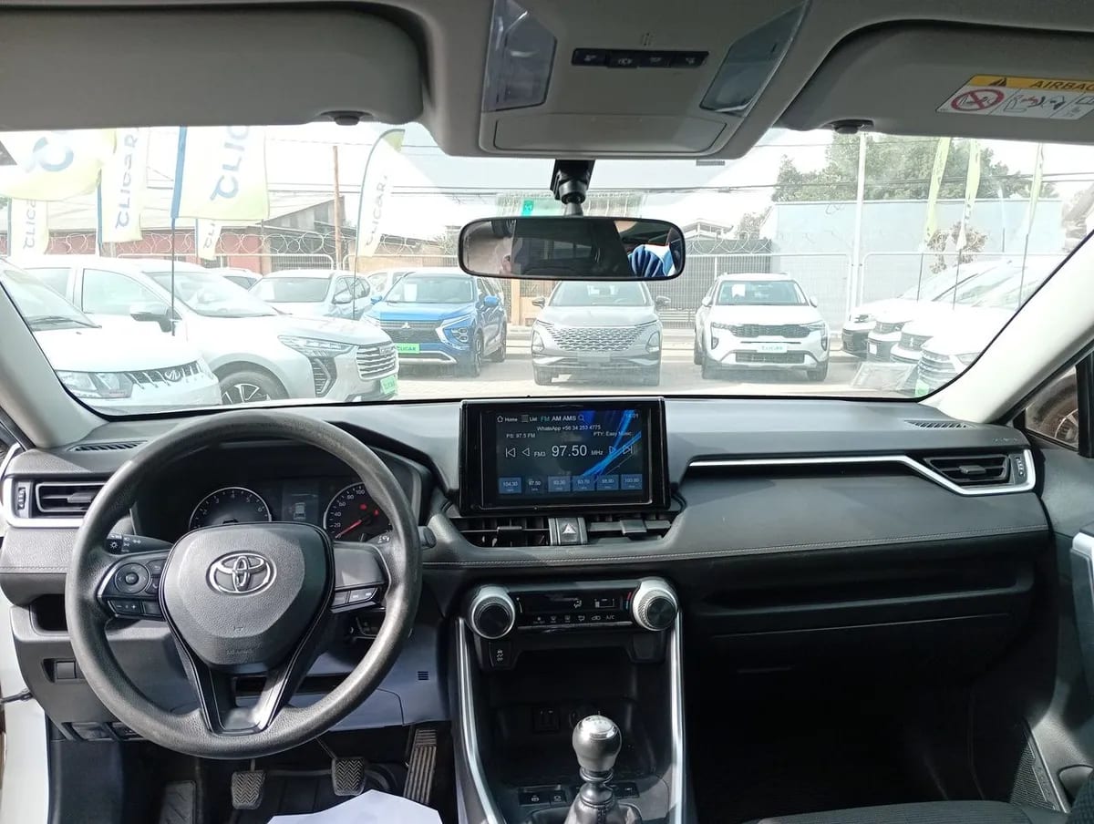 Toyota Rav 4 2.0 Le 4x2 Mt 5p año 2020