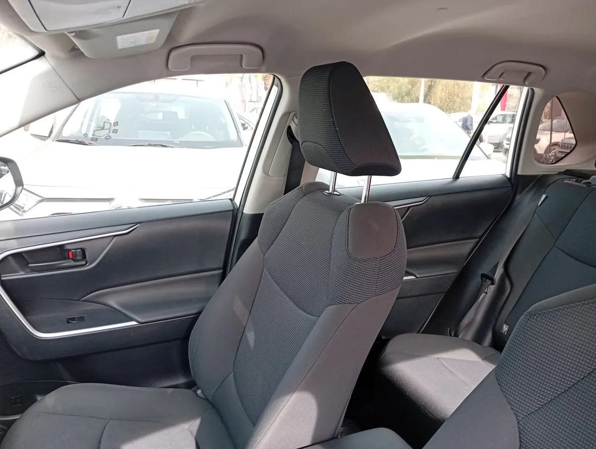 Toyota Rav 4 2.0 Le 4x2 Mt 5p año 2020