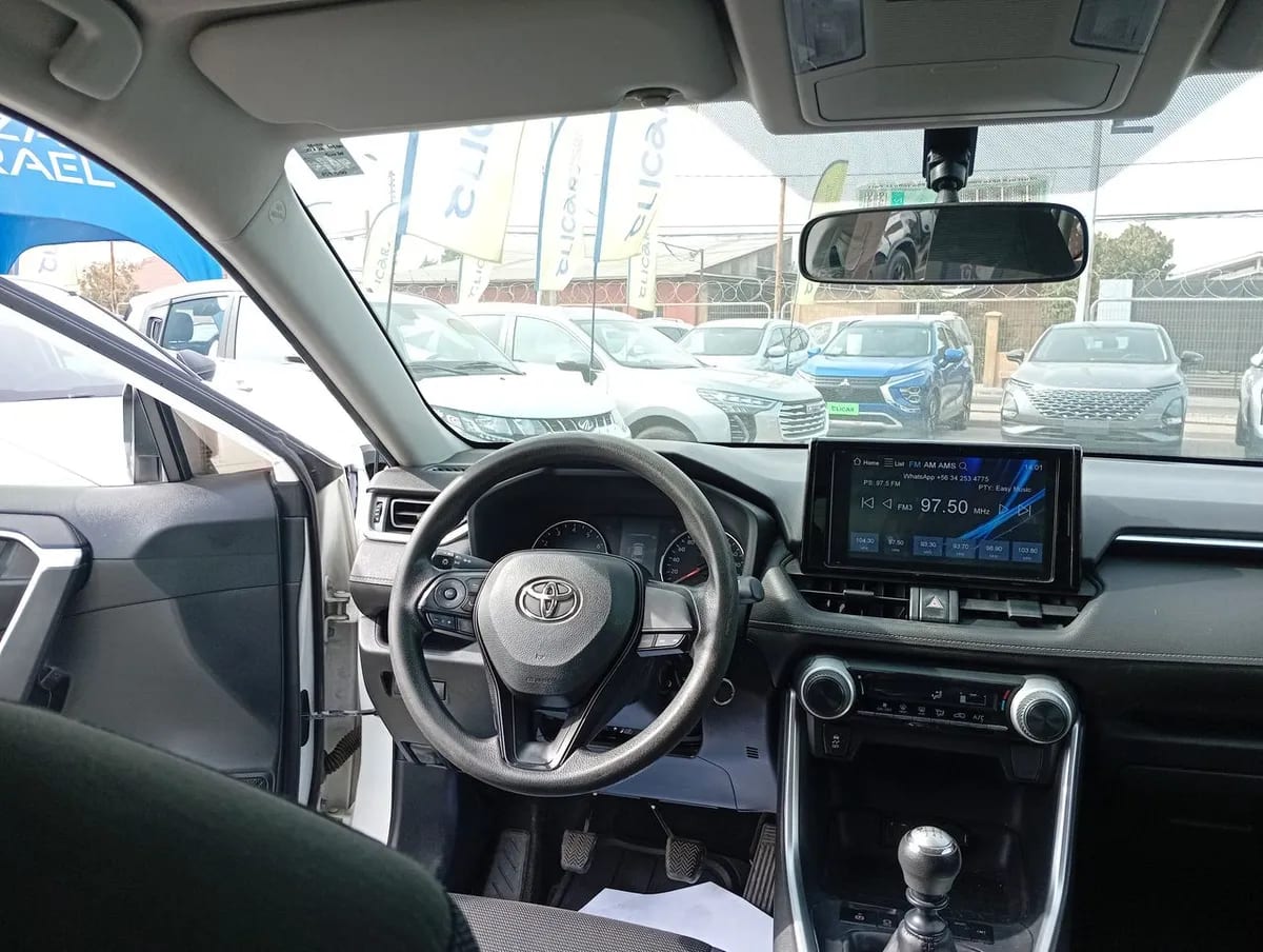 Toyota Rav 4 2.0 Le 4x2 Mt 5p año 2020