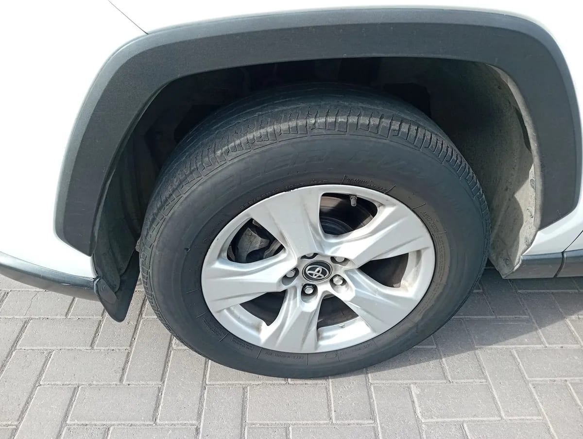 Toyota Rav 4 2.0 Le 4x2 Mt 5p año 2020