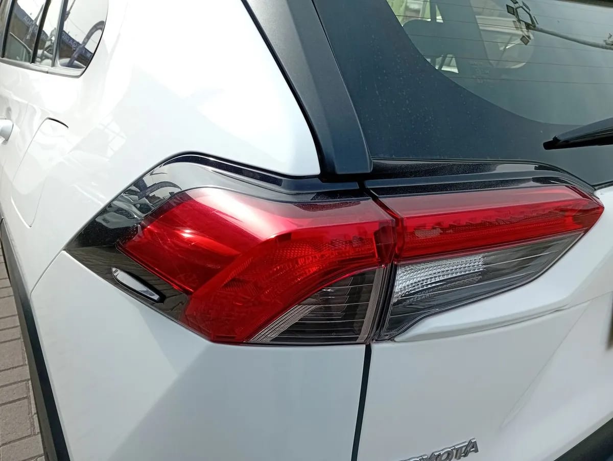 Toyota Rav 4 2.0 Le 4x2 Mt 5p año 2020