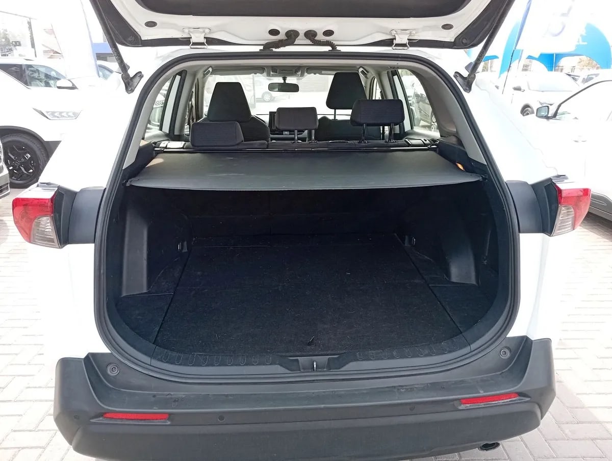 Toyota Rav 4 2.0 Le 4x2 Mt 5p año 2020