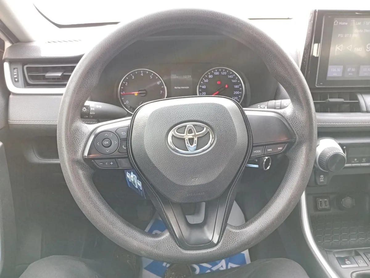 Toyota Rav 4 2.0 Le 4x2 Mt 5p año 2020