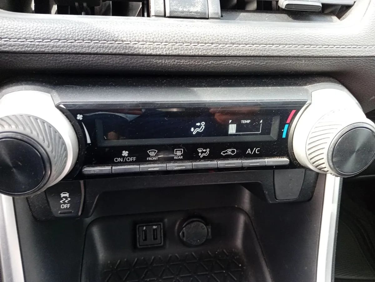 Toyota Rav 4 2.0 Le 4x2 Mt 5p año 2020