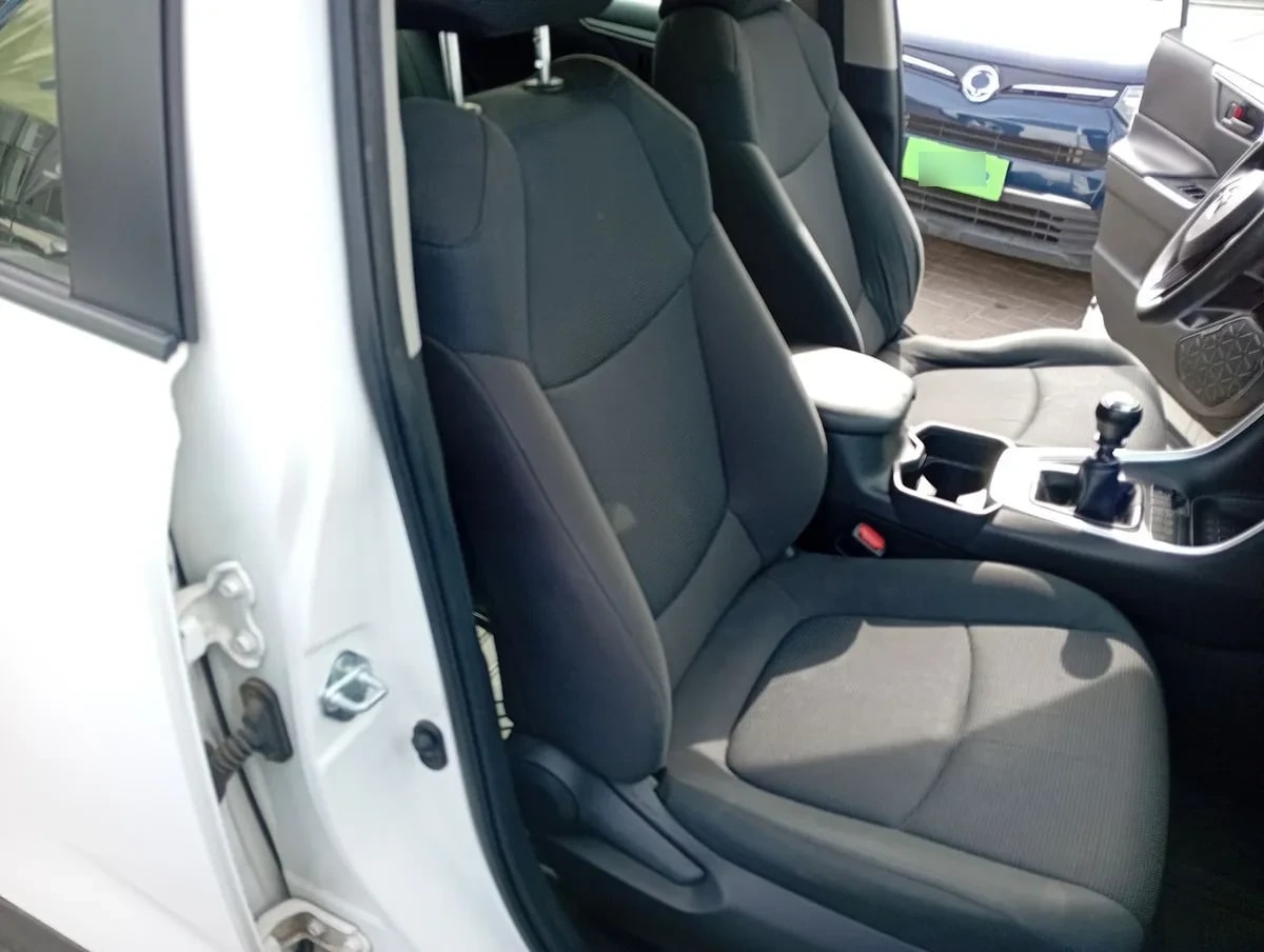 Toyota Rav 4 2.0 Le 4x2 Mt 5p año 2020
