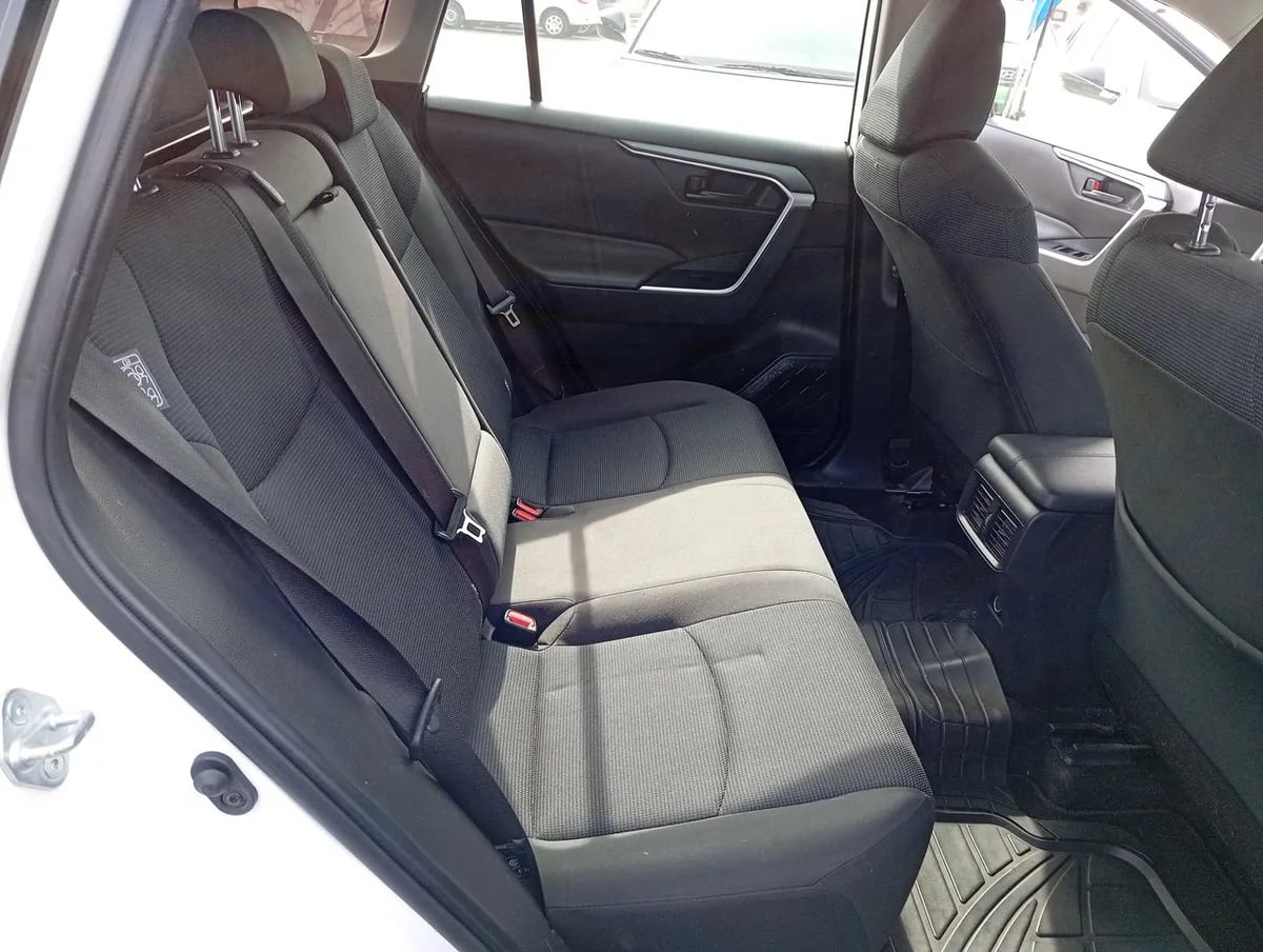 Toyota Rav 4 2.0 Le 4x2 Mt 5p año 2020