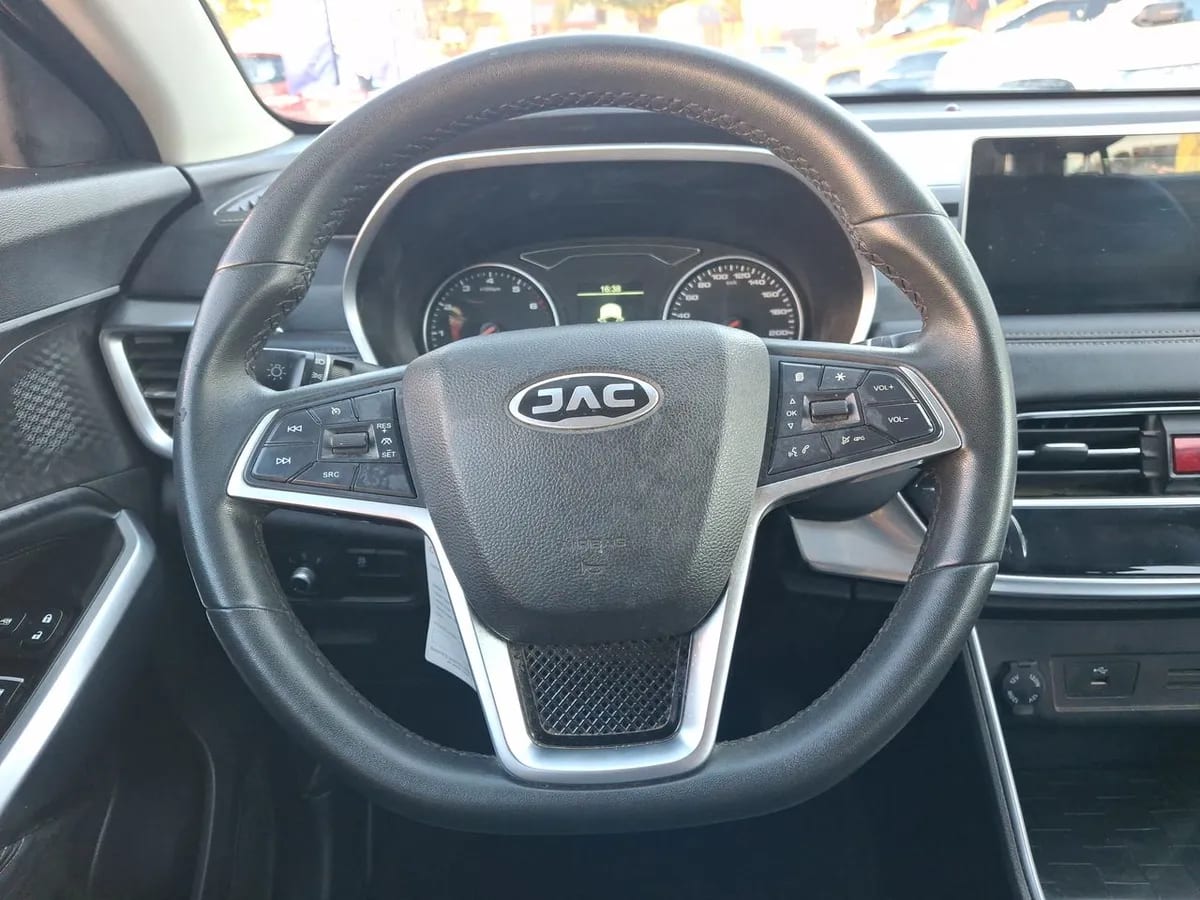 JAC Js8 1.5 Luxury Se 4x2 6mt 5p año 2024