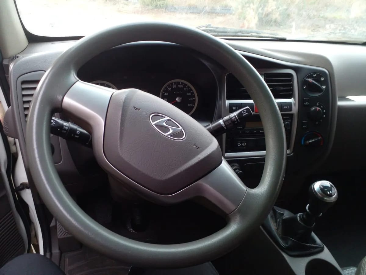 HYUNDAI PORTER 2.5 Crdi Hr Std Cam Ps Elwb Mt Diesel año 2014