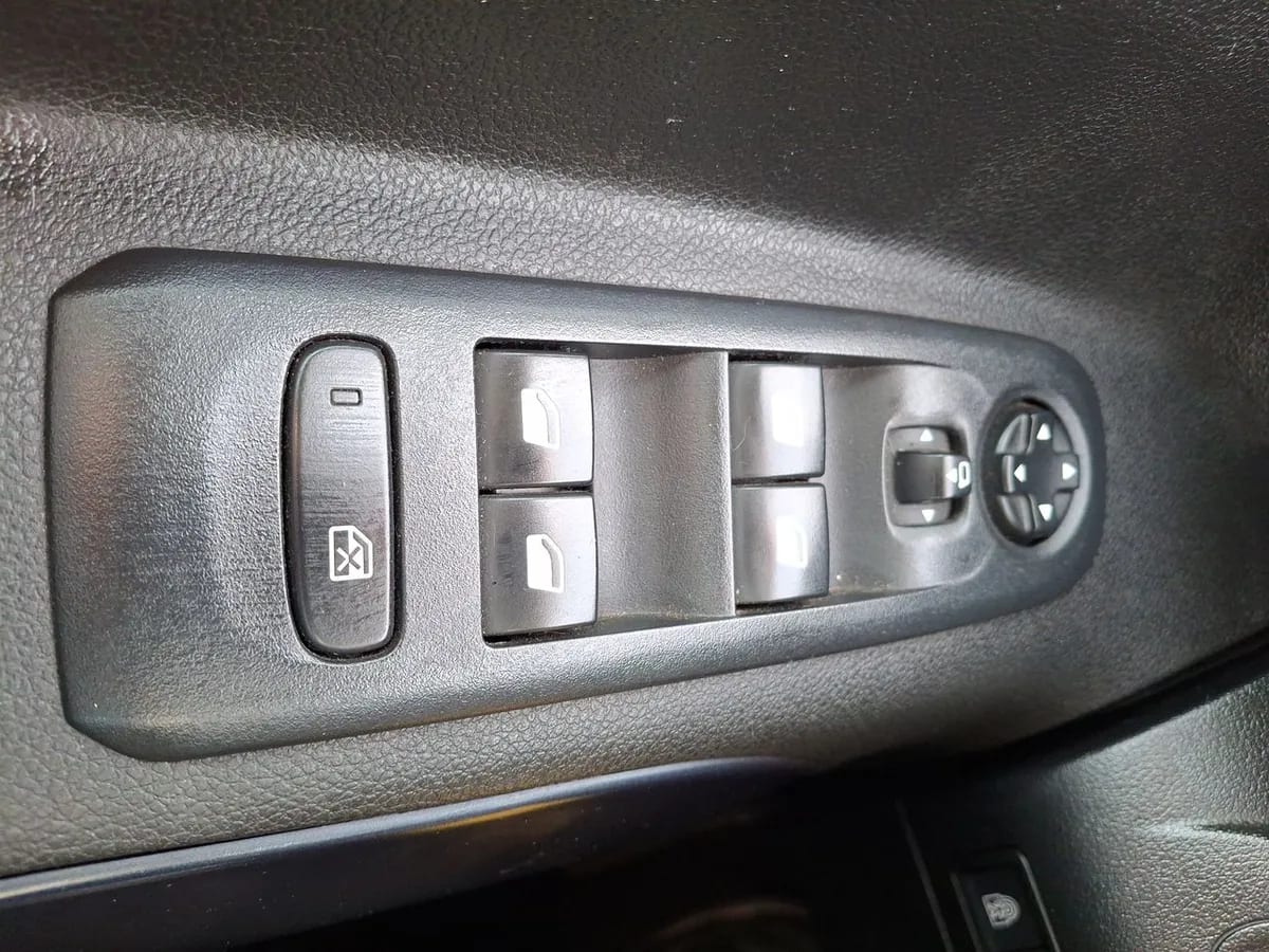 Peugeot Rifter 1.5 Allure Bluehdi Diesel 130hp Eat8 5p año 2023