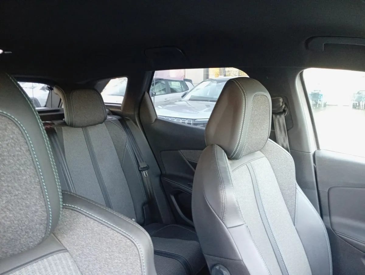 Peugeot 3008 1.5 Allure Pack Bluehdi 130 4x2 Eat8 5p año 2024