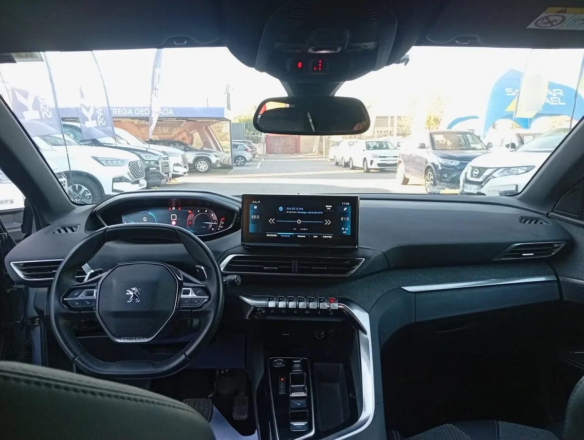 Peugeot 3008 1.5 Allure Pack Bluehdi 130 4x2 Eat8 5p año 2024