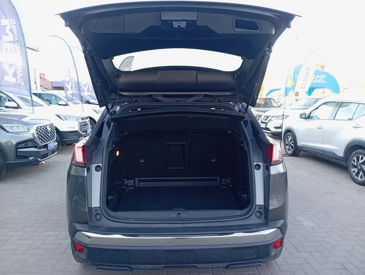 Peugeot 3008 1.5 Allure Pack Bluehdi 130 4x2 Eat8 5p año 2024